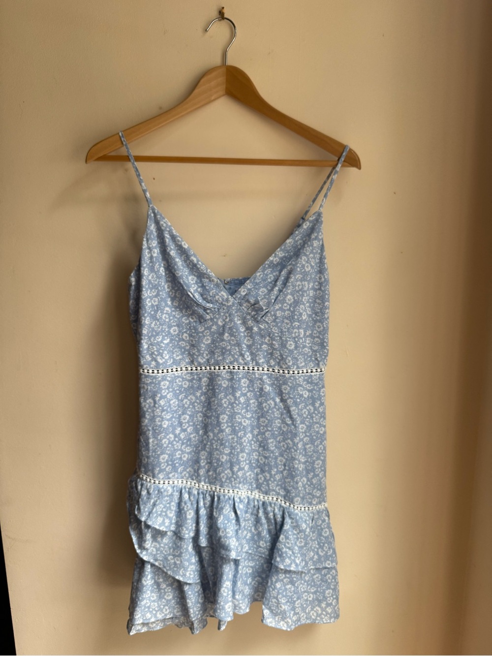 Hello Molly V-Neck Floral Sundress Blue Lace Trim Strappy Sleeveless Size M